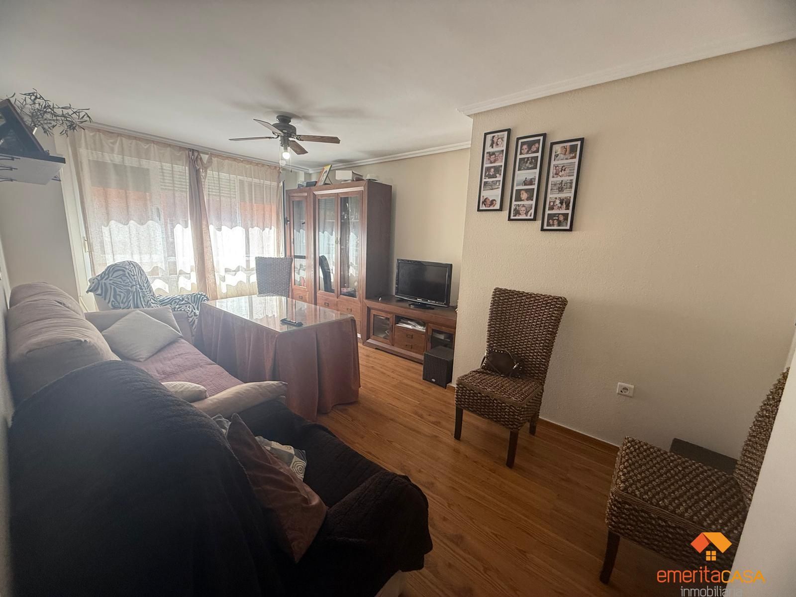 Living room of Flat to rent in Mérida  with Air Conditioner, Parquet flooring and Storage room