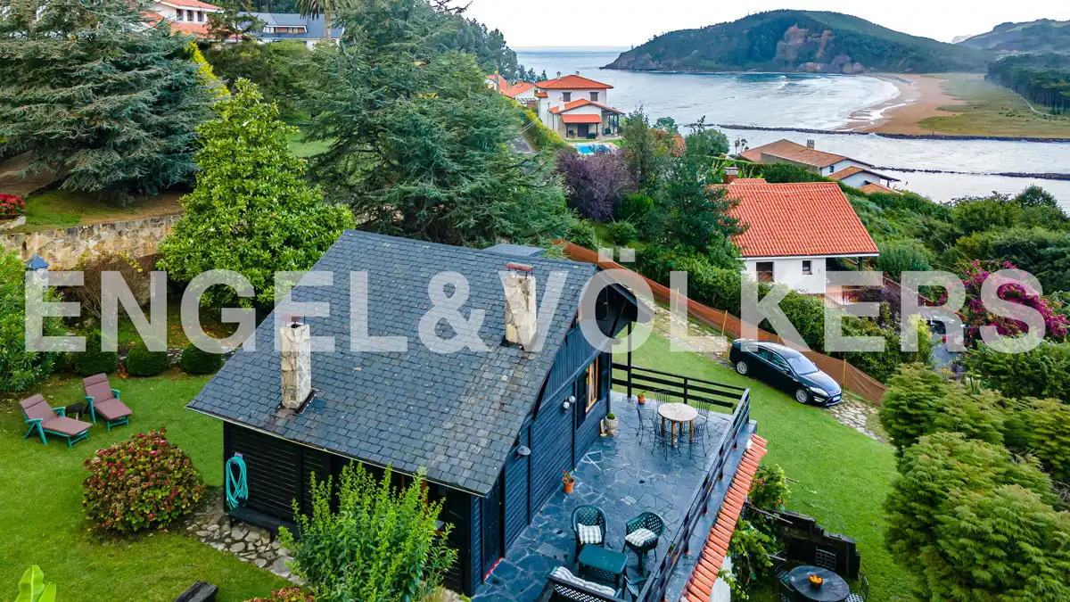 Außenansicht von Haus oder Chalet zum Verkauf in Villaviciosa mit Heizung, Privatgarten und Parkett