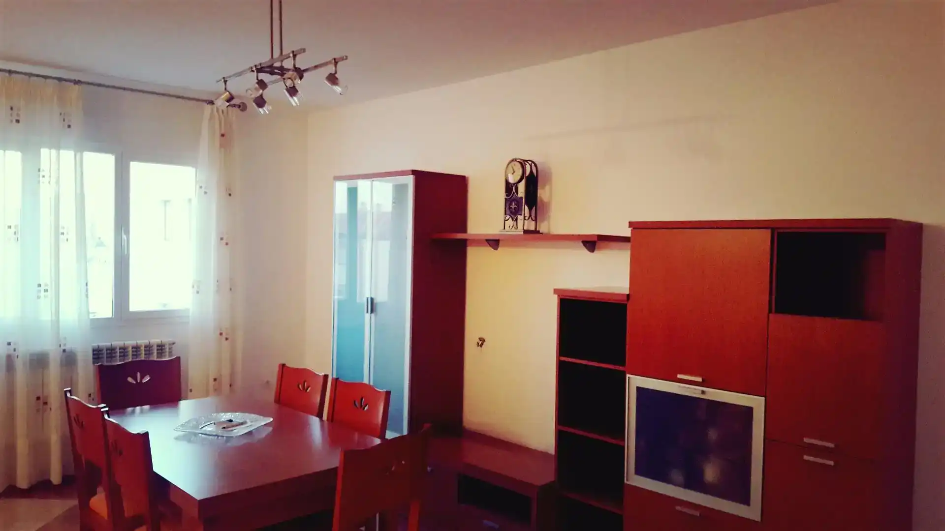 Sala d'estar de Casa adosada en venda en Baza amb Forn, Rentadora i Microones