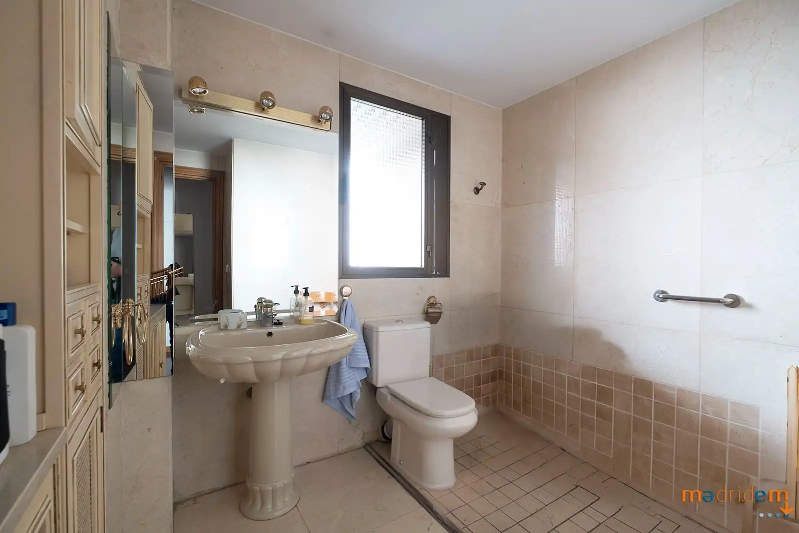 Bathroom of Apartments for sale in Madrid  with Air Conditioner, Heating and Private garden