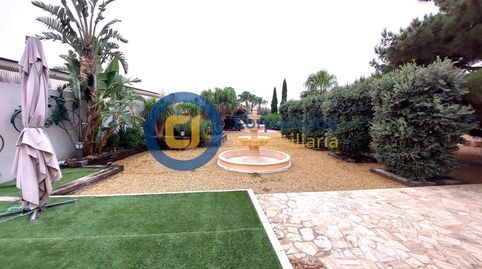 Chalet con cinco dormitorios, amplio garaje y piscina en Campillo