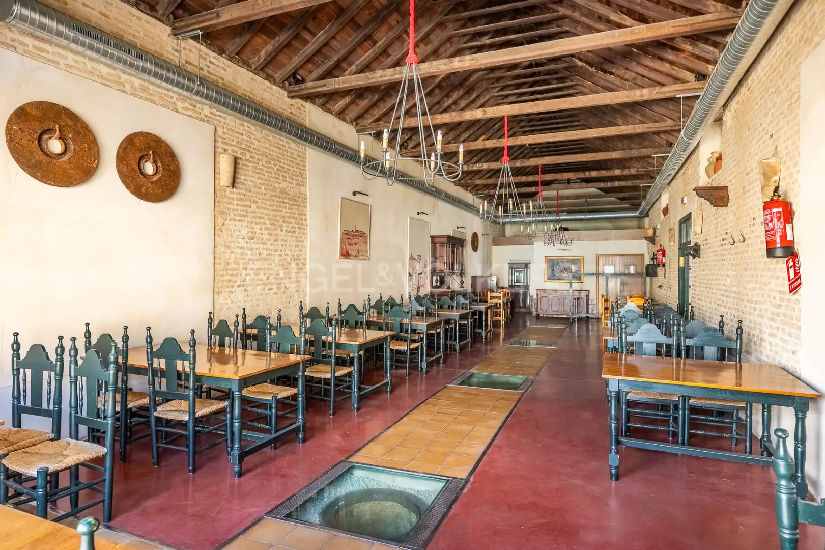 Commercial properties for sale in Villanueva del Ariscal  with Air Conditioner, Heating and Furnished