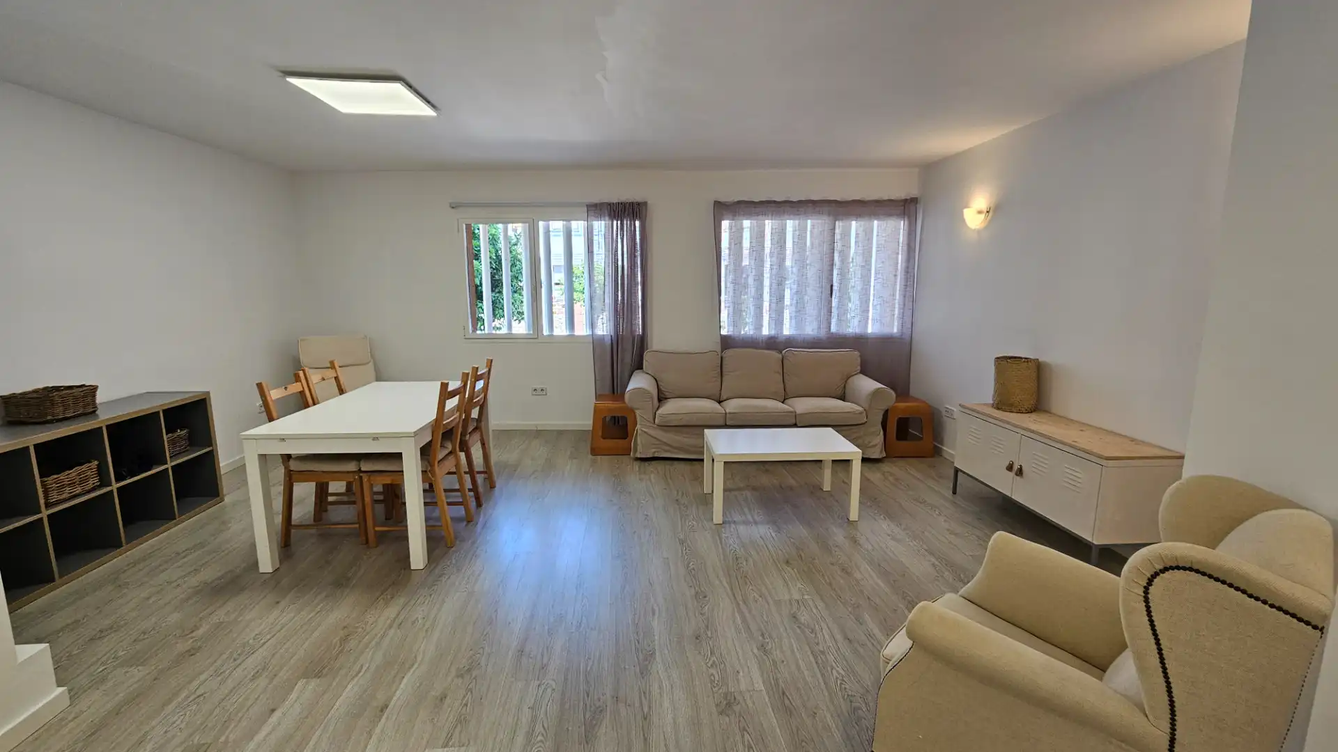 Wohnung zur Miete in Via Augusta, Llevant