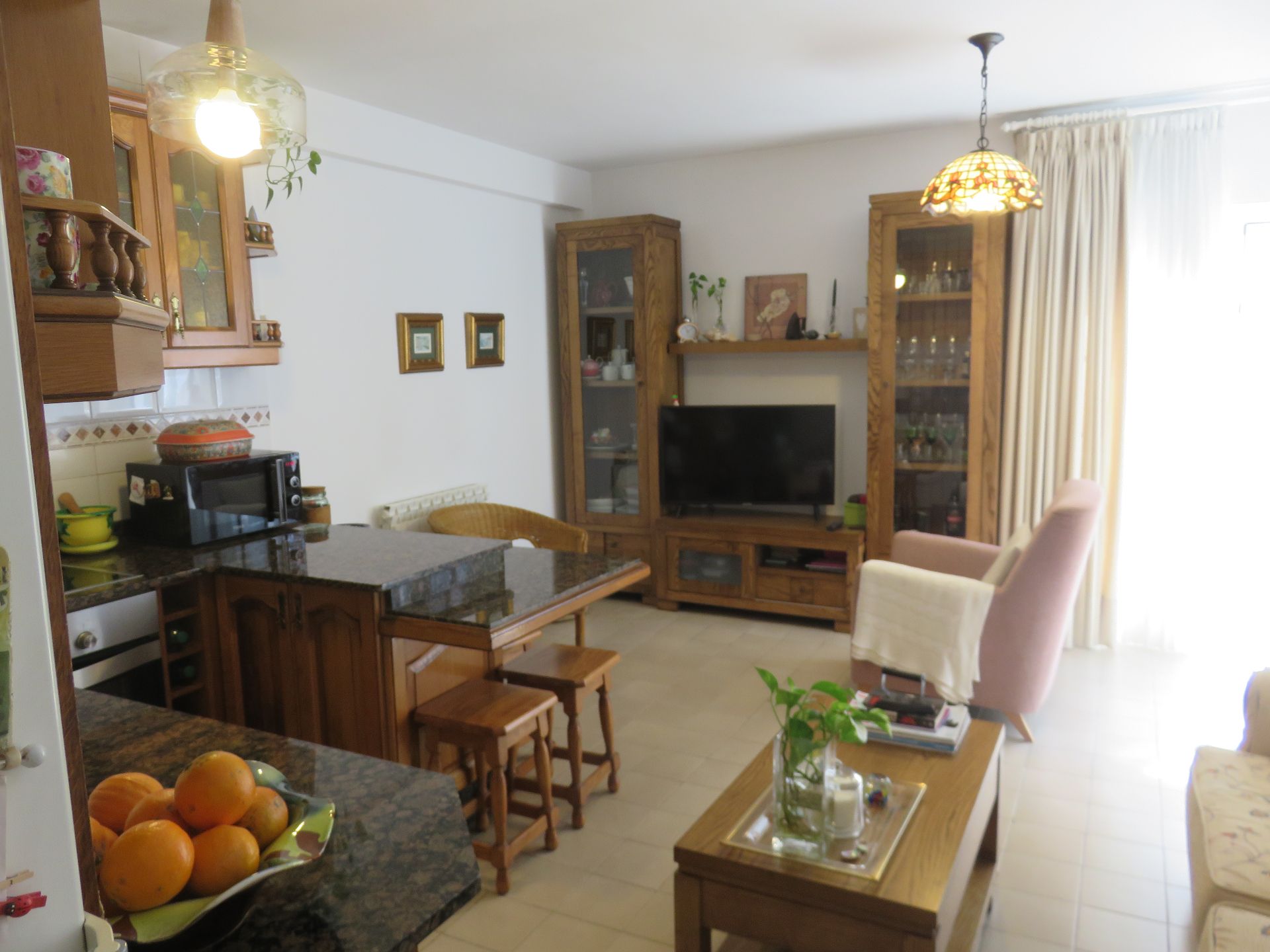 Sala d'estar de Pis en venda en Cudillero amb Calefacció, Terrassa i Moblat