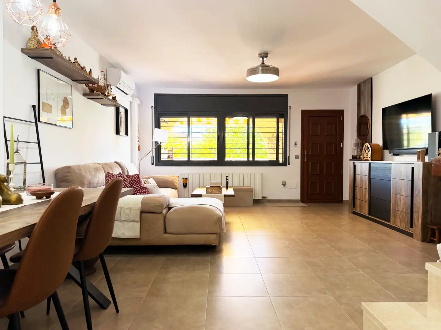 Sala d'estar de Casa adosada en venda en Calafell Residencial