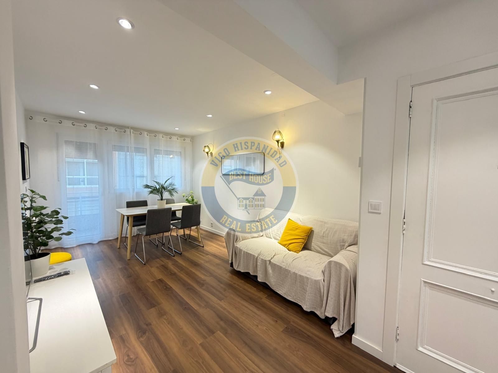 Vista exterior de Piso de alquiler en Vigo  con Calefacción