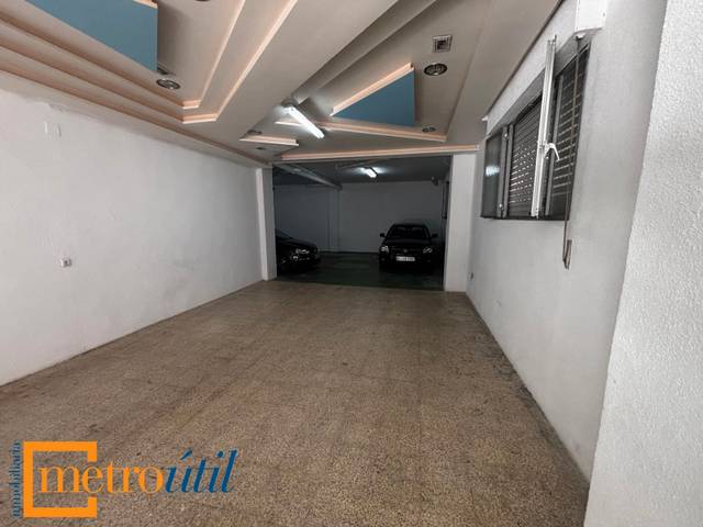 Local comercial en Alquiler en Paseo de los Madroños en Garrido Norte