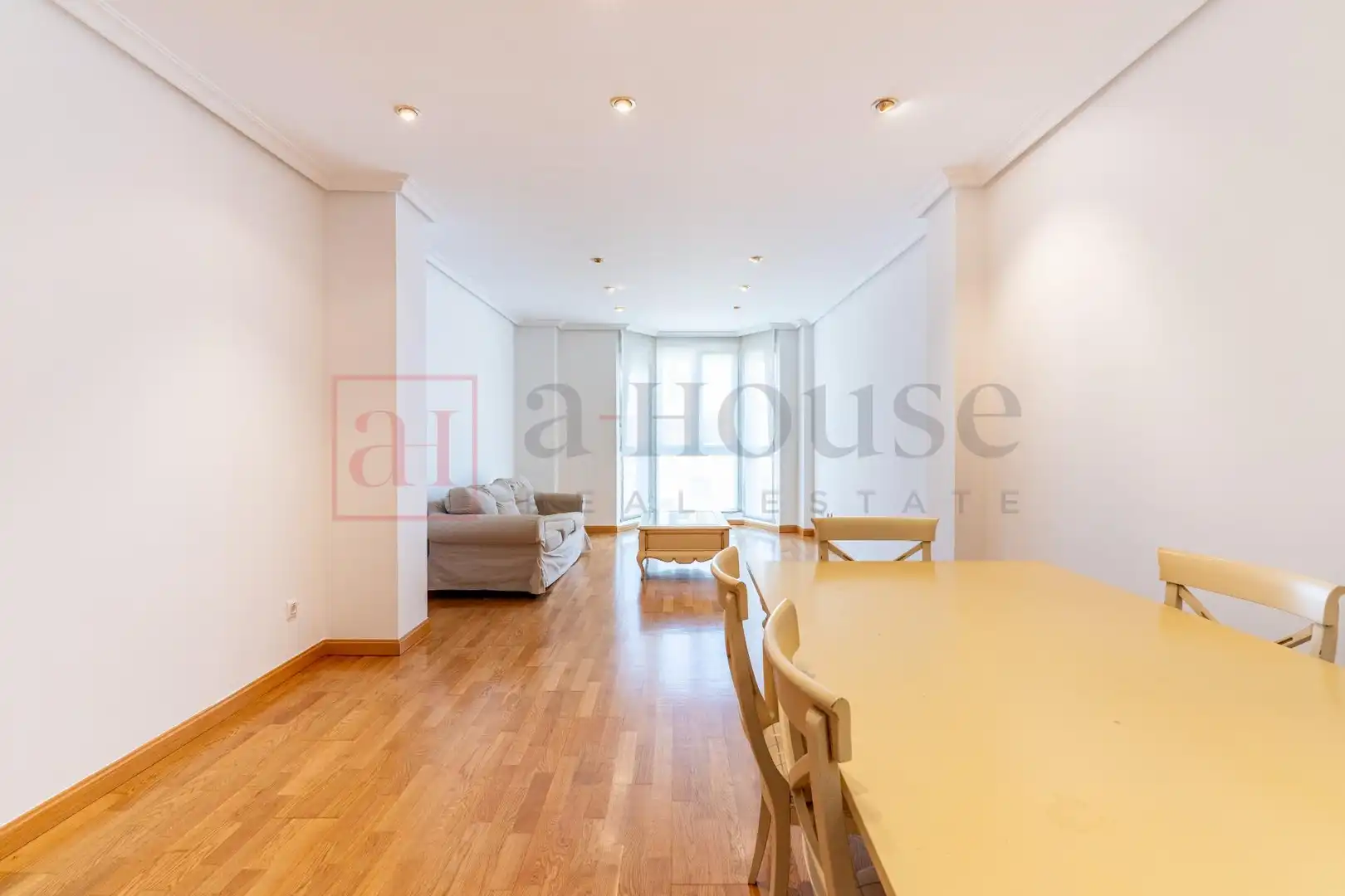 Außenansicht von Wohnung zum Verkauf in Madrid mit Klimaanlage, Heizung und Privatgarten