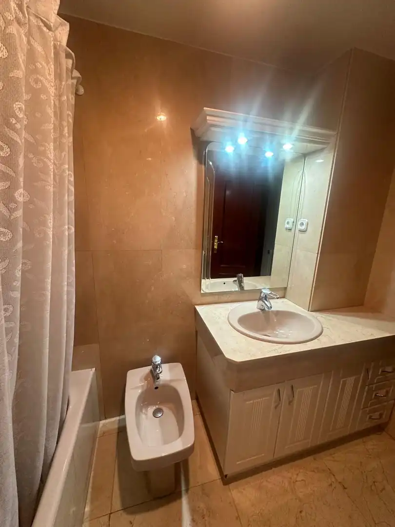 Baño de Piso en venta en León Capital  con Calefacción, Terraza y TV