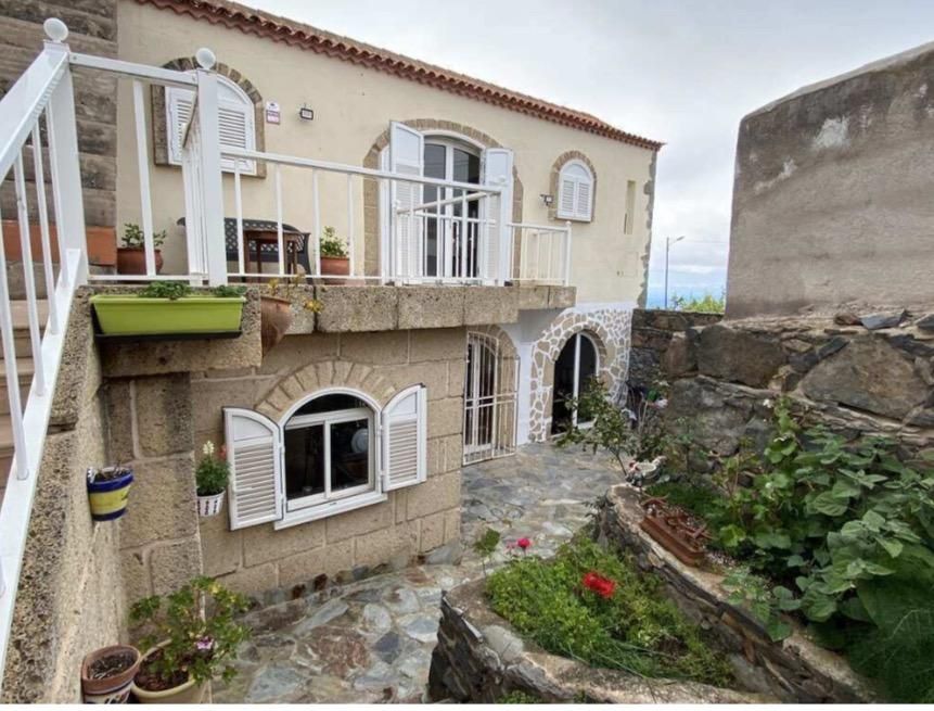 Vista exterior de Casa o xalet en venda en Adeje amb Jardí privat, Terrassa i Traster