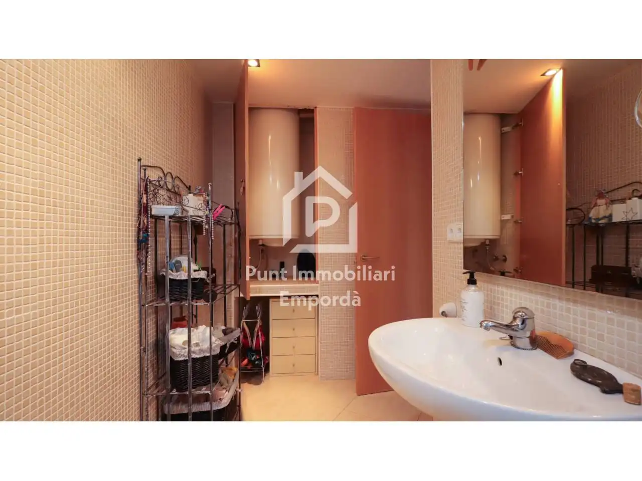 Bathroom of Flat for sale in Llançà  with Air Conditioner, Heating and Terrace