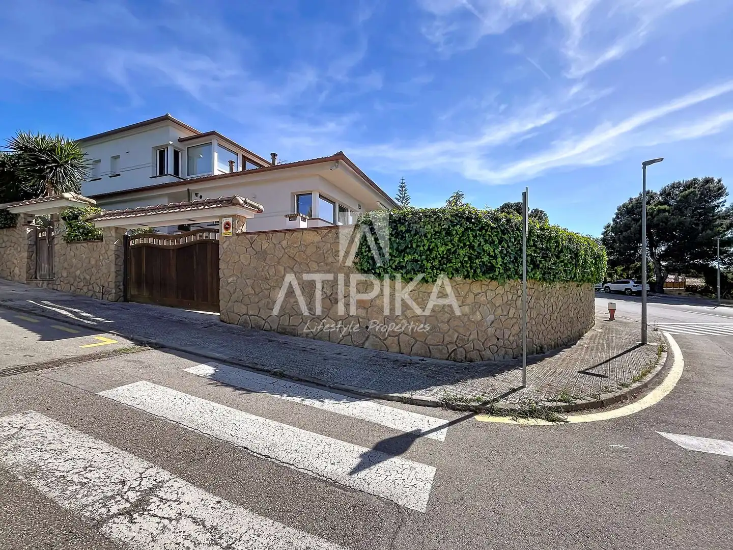 Vista exterior de Casa o chalet en venta en Sant Pere de Ribes con Piscina, Horno y Lavadora