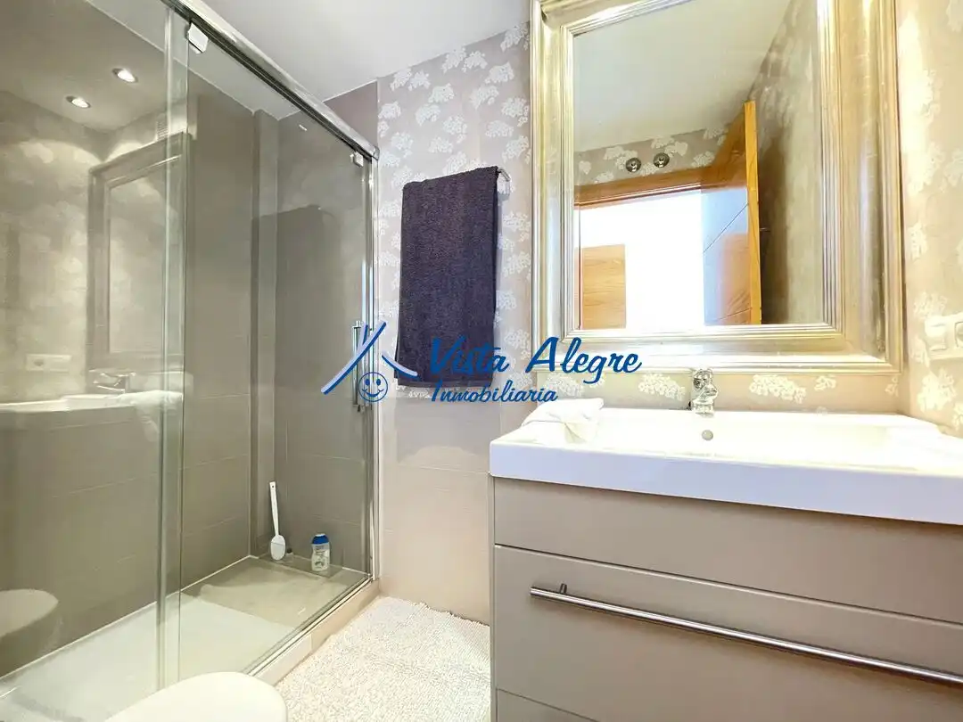 Baño de Ático en venta en Haro con Calefacción, Parquet y Terraza