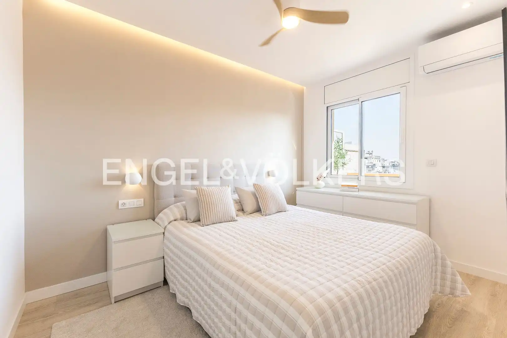 Habitación de Ático en venta en Barcelona con Aire acondicionado, Calefacción y Parquet