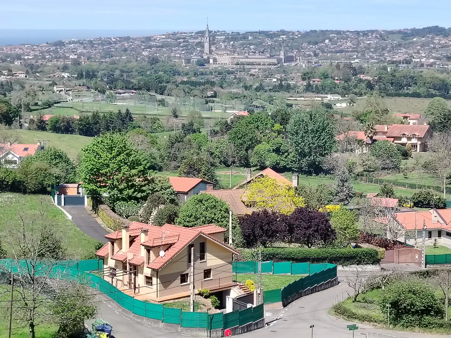 Vista exterior de Casa o chalet en venta en Gijón  con Calefacción, Jardín privado y Parquet