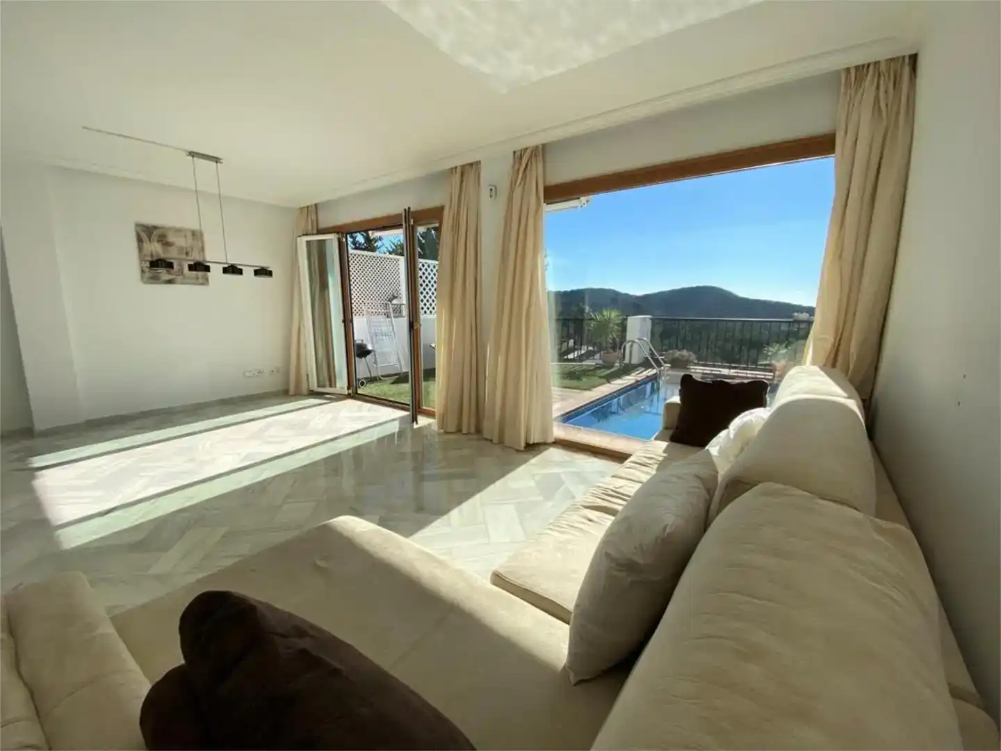 Sala d'estar de Dúplex en venda en Santa Eulària des Riu amb Aire condicionat, Jardí privat i Piscina