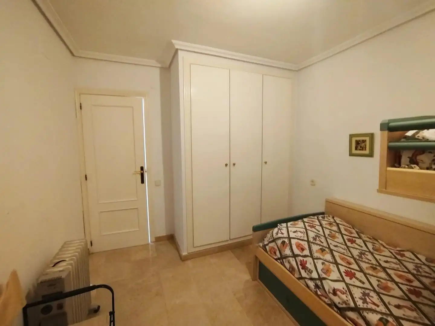 Habitación de Apartamento de alquiler en El Puig de Santa Maria con Terraza, Piscina y Amueblado