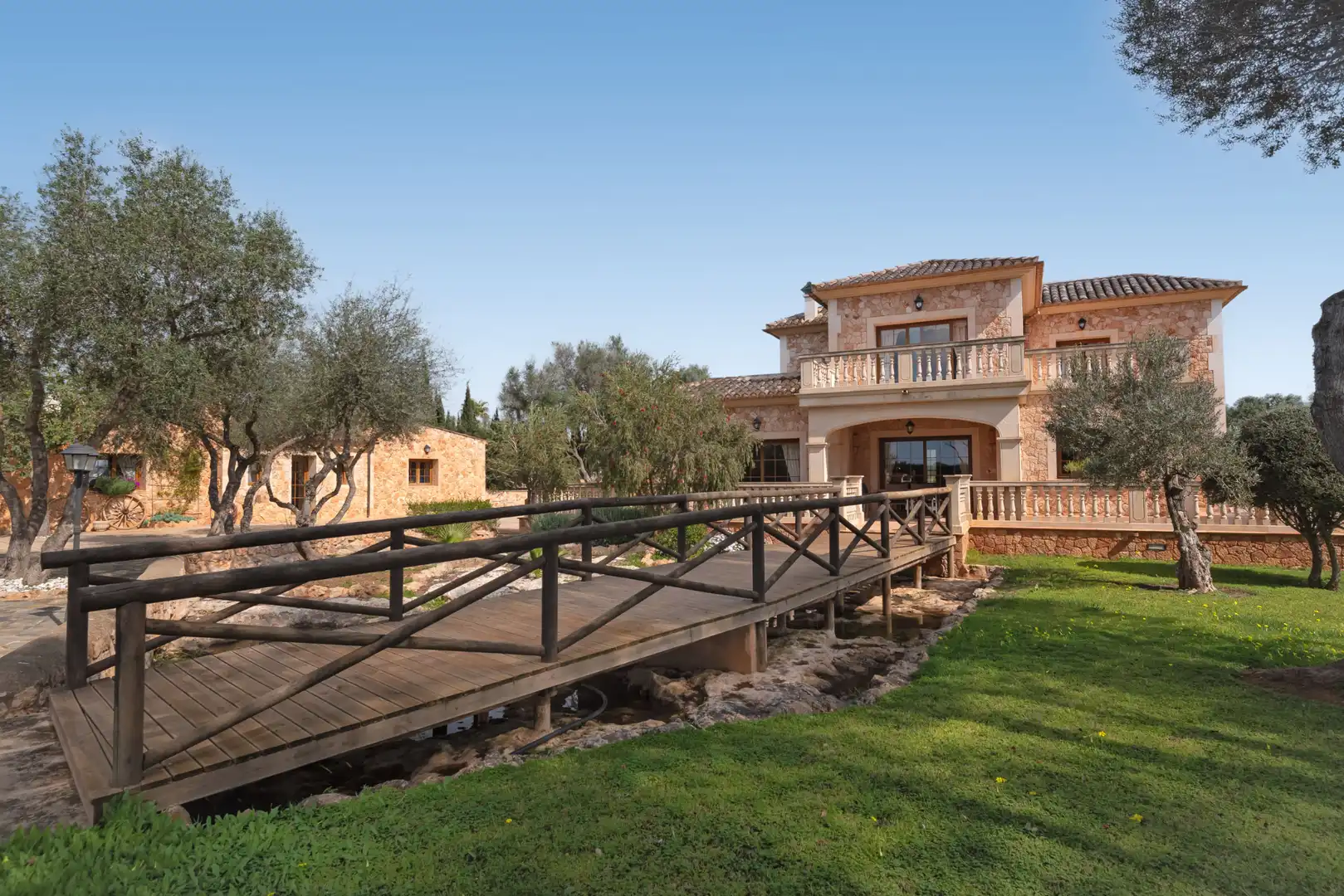 Vista exterior de Finca rústica en venda en Llucmajor amb Aire condicionat, Calefacció i Jardí privat