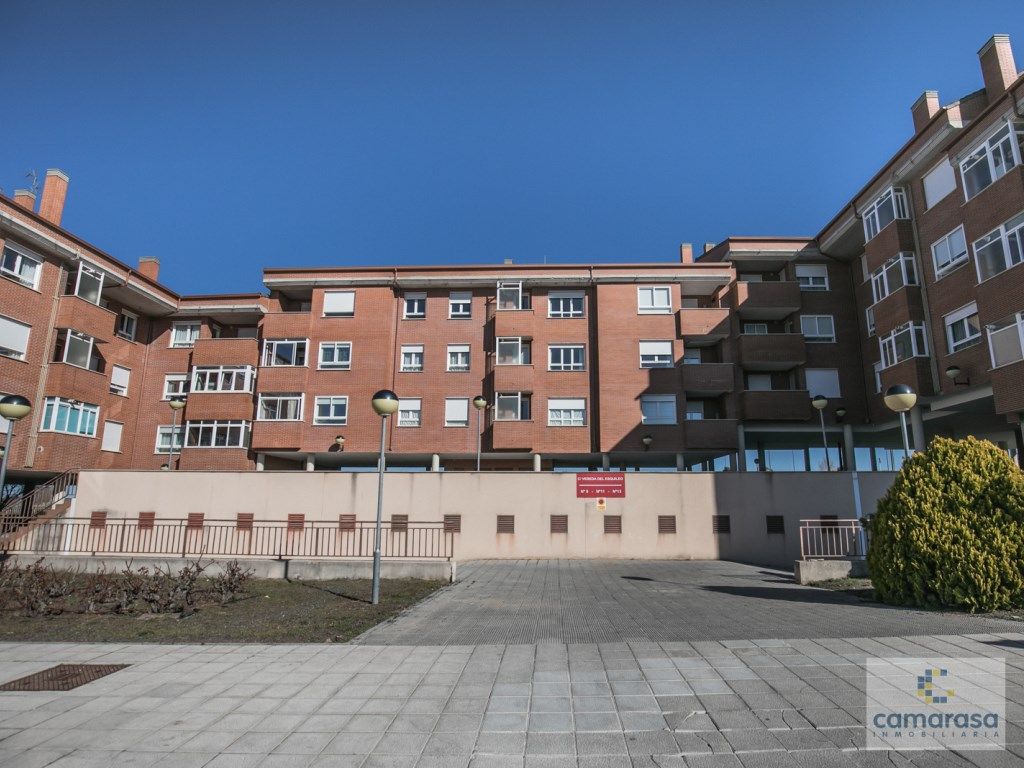 Vista exterior de Piso en venta en Ávila Capital con Terraza, Horno y Lavadora