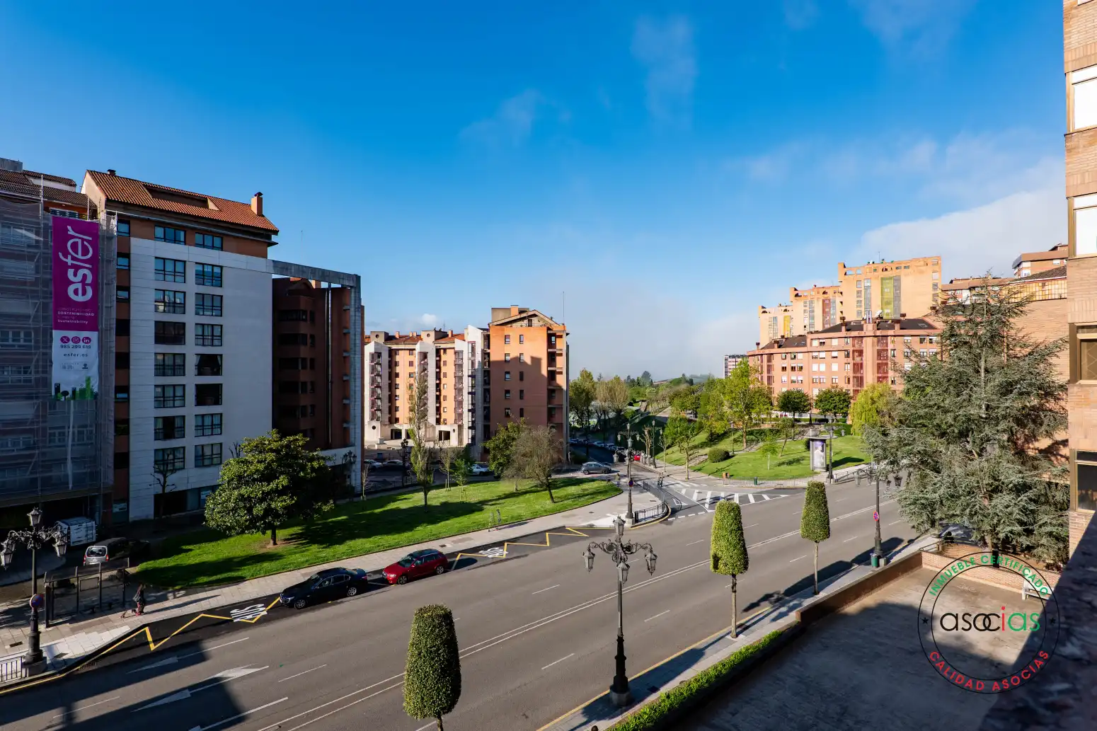 Vista exterior de Pis en venda en Oviedo  amb Calefacció, Parquet i Terrassa