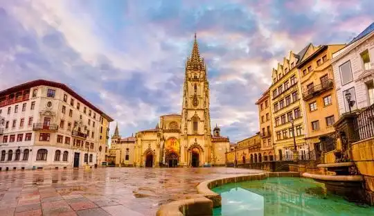 Vista exterior de Piso en venta en Oviedo  con Calefacción y Trastero
