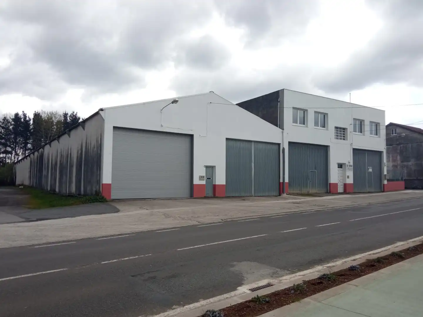 Nave industrial en venta en Avenida Razo 92