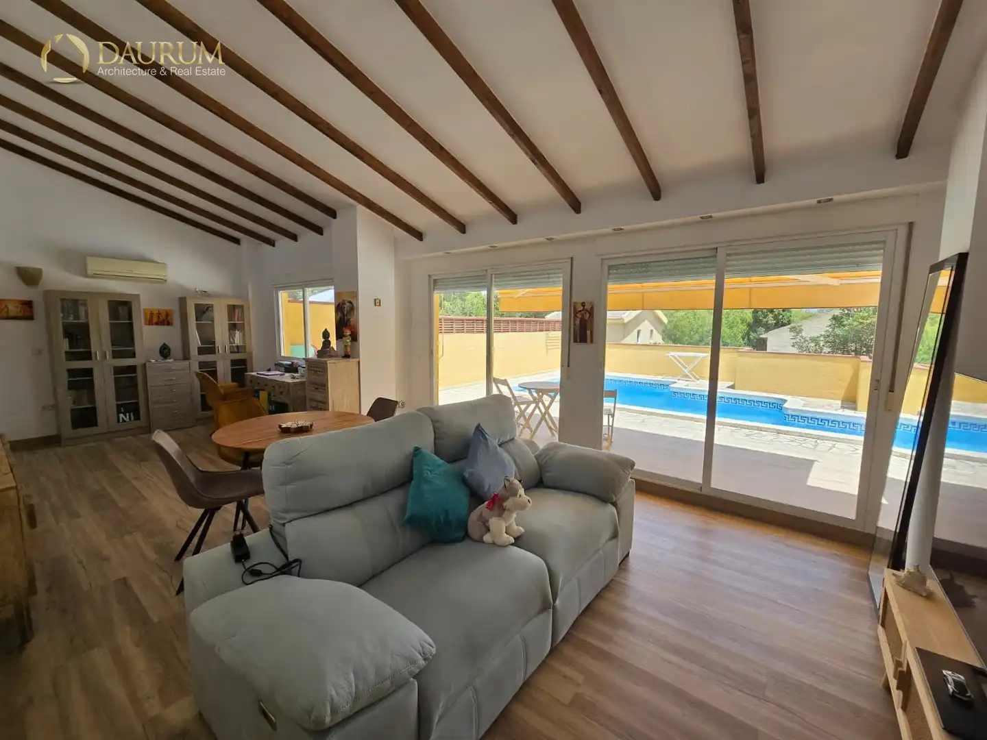 Casa aparellada amb piscina en venda a OROVAL, imagen 4