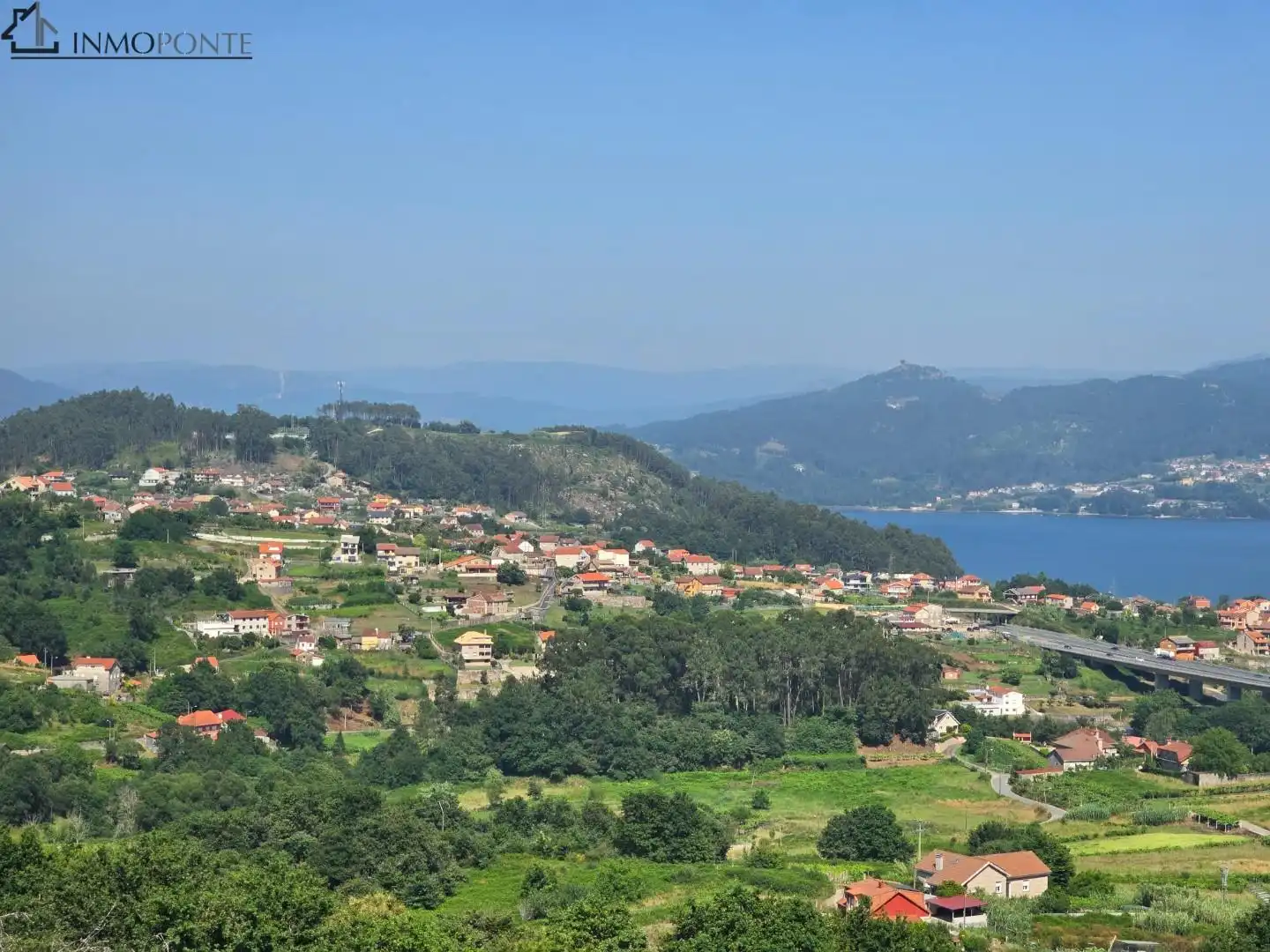 Vista exterior de Casa o xalet en venda en Vilaboa amb Jardí privat
