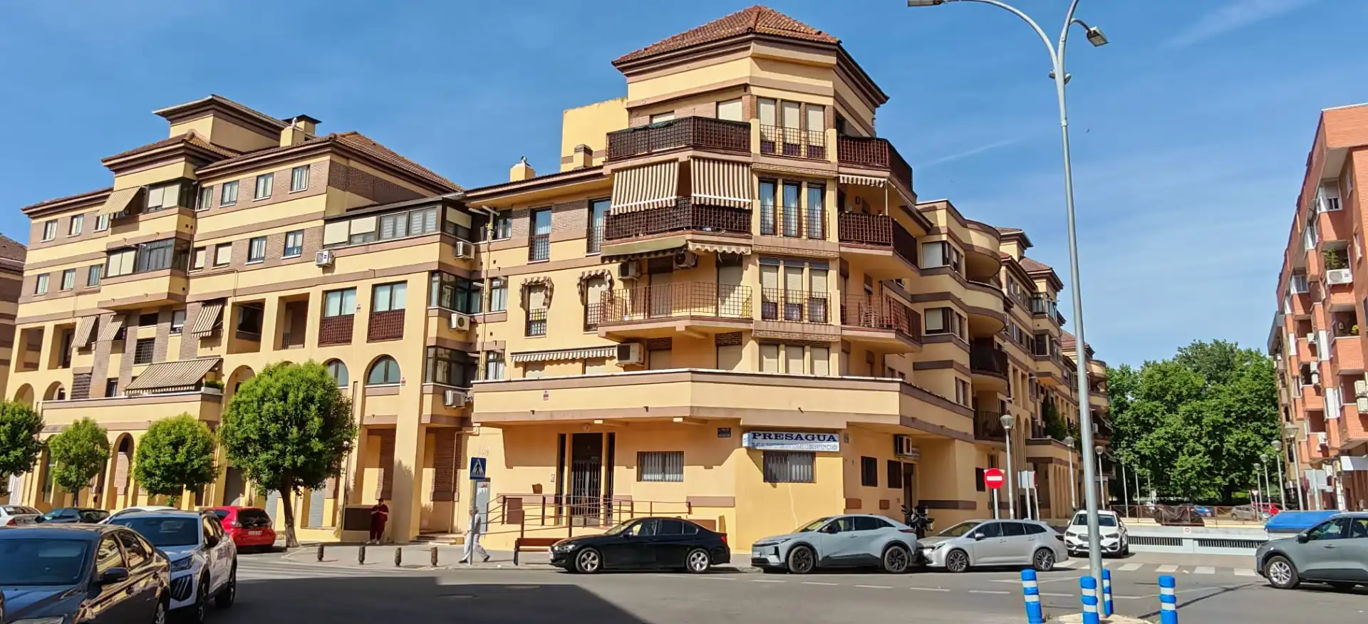 Vista exterior de Local en venta en Leganés