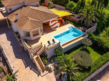 Chalet con piscina en venta en El Montgó