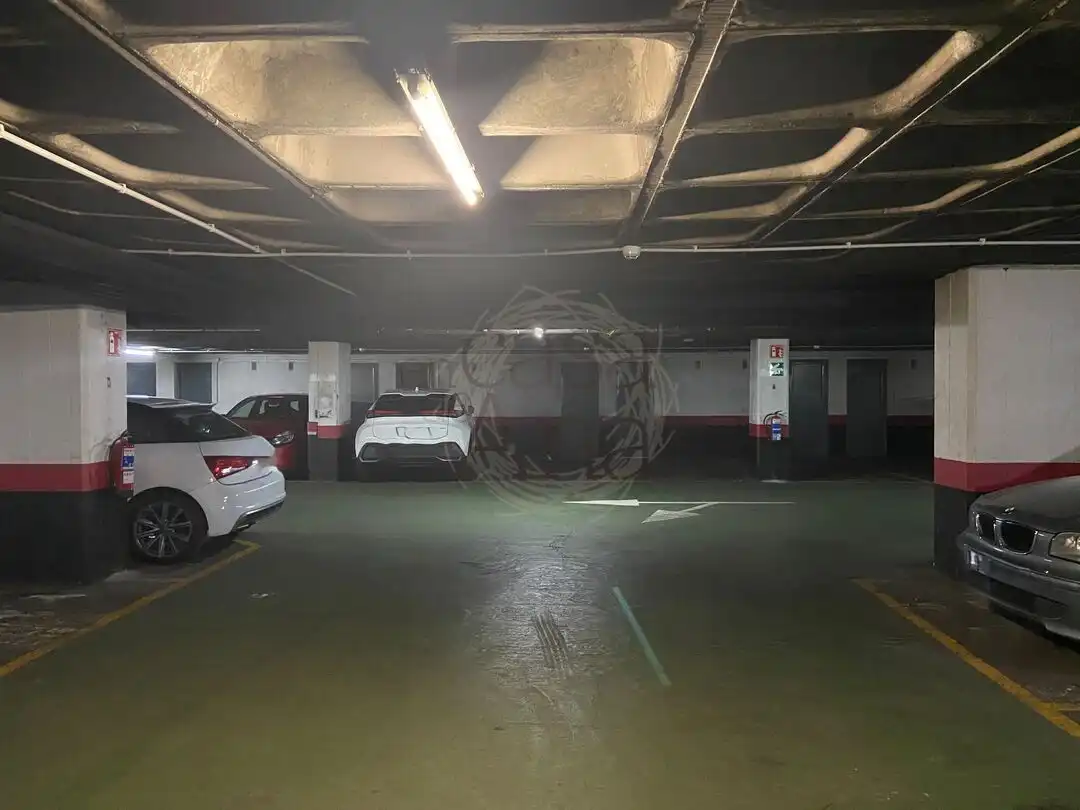 Parkplatz zur Miete in Calle María Díaz de Haro, imagen 8
