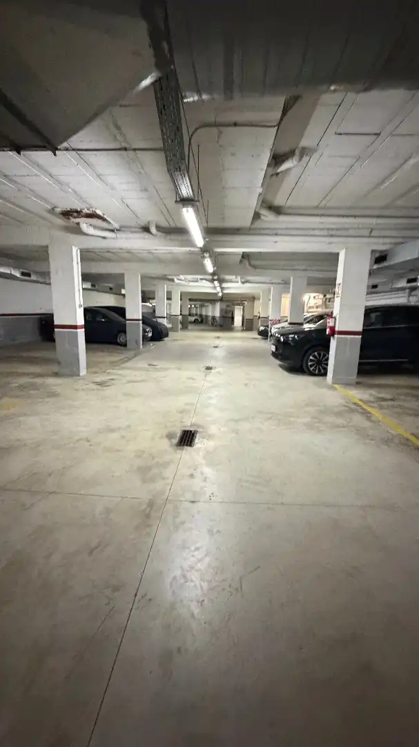 Parking de Casa adosada en venta en El Vendrell con Calefacción, Jardín privado y Terraza