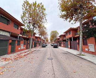 Exterior view of Single-family semi-detached for sale in Seseña  with Heating, Private garden and Terrace