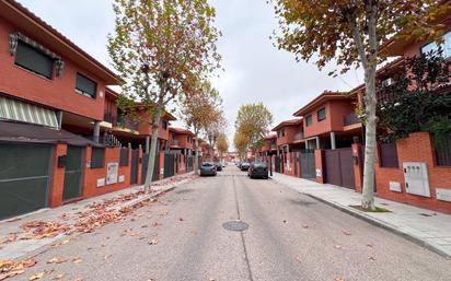 Exterior view of Single-family semi-detached for sale in Seseña  with Heating, Private garden and Terrace