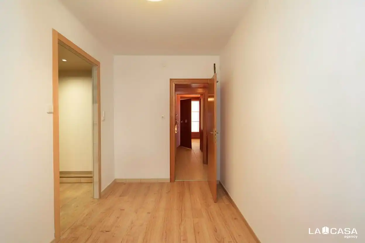 Piso en venta en L'Hospitalet de Llobregat con Balcón