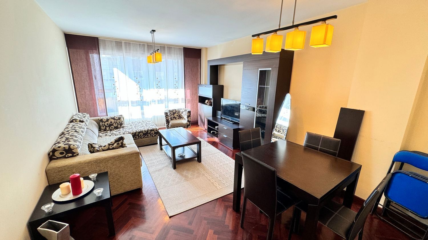 Living room of Flat to rent in Arteixo  with Heating, Parquet flooring and Storage room