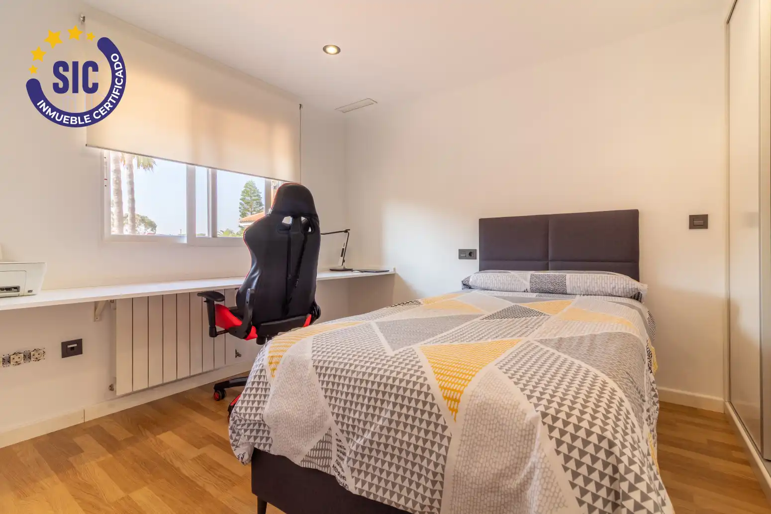 Dormitori de Casa adosada en venda en Sagunto / Sagunt amb Aire condicionat, Jardí privat i Parquet