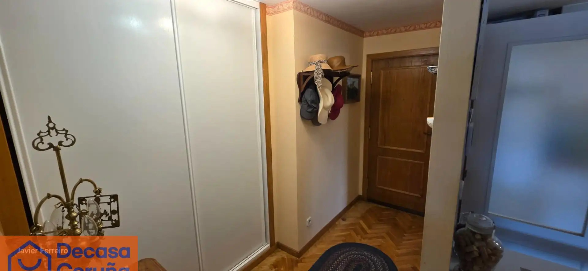 Piso en venta en Oleiros con Calefacción, Terraza y Trastero