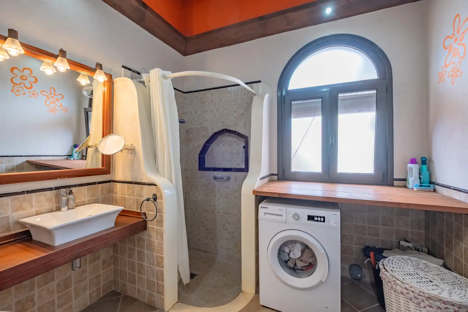 Badezimmer von Country house zum Verkauf in Pals