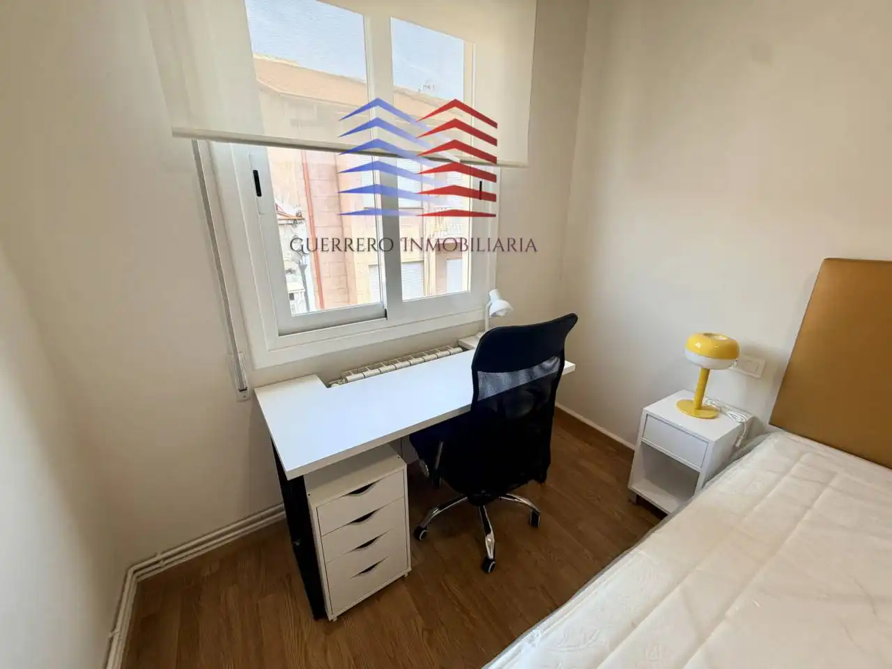 Schlafzimmer von Wohnung zur Miete in Ourense Capital  mit Heizung, Parkett und Möbliert