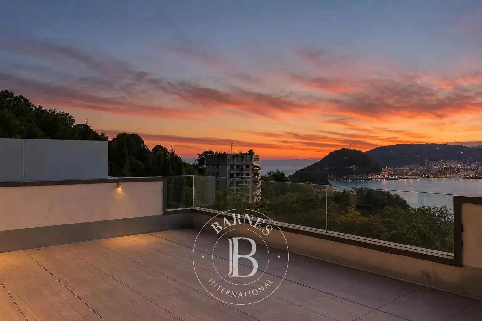 Terrassa de Casa o xalet en venda en Donostia - San Sebastián  amb Calefacció, Terrassa i Piscina