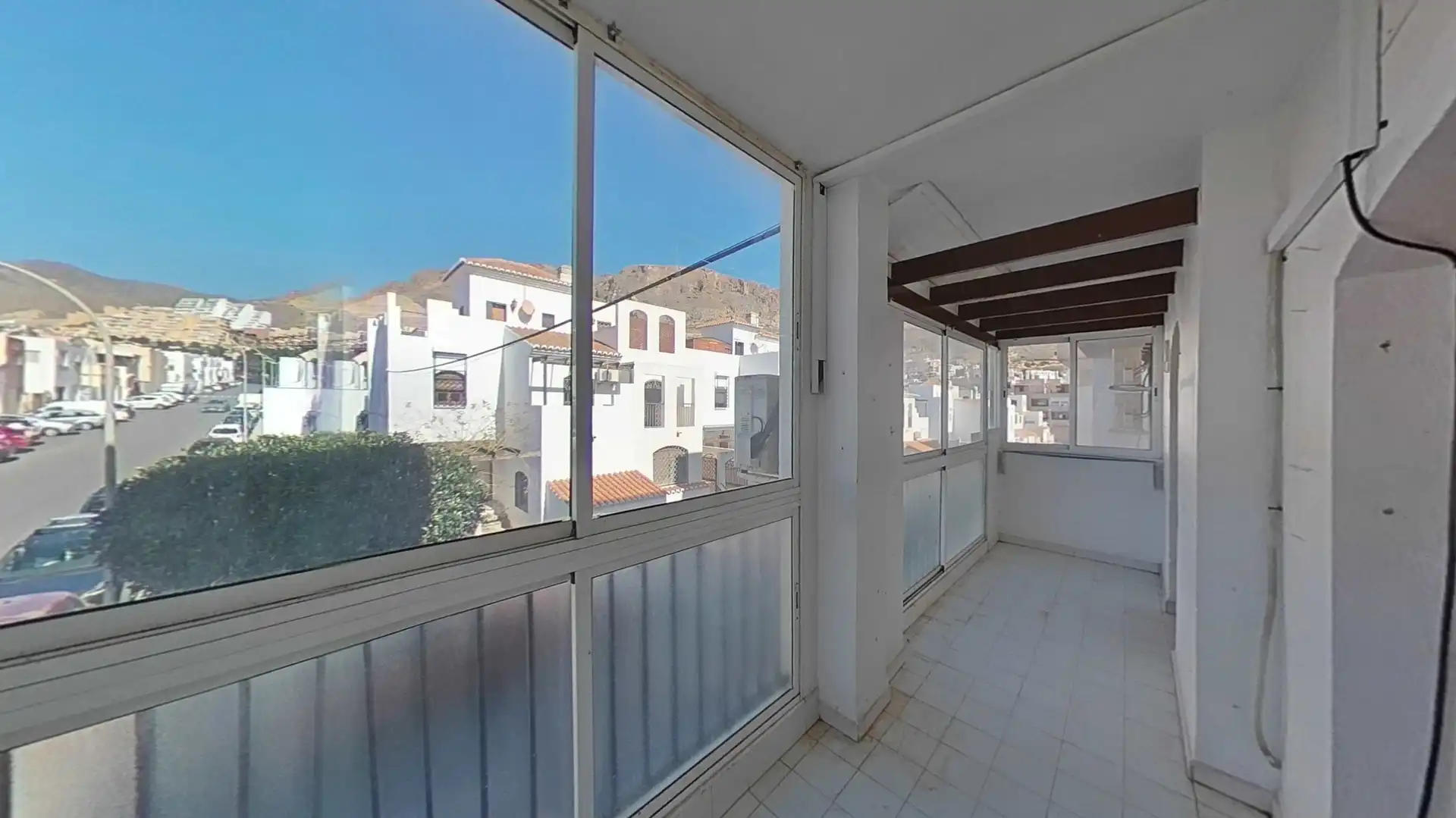 Vista exterior de Pis en venda en Roquetas de Mar amb Terrassa
