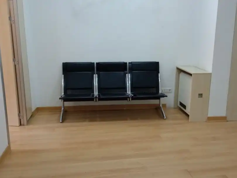 Büro zur Miete in Alcalá de Henares mit Klimaanlage, Heizung und Möbliert