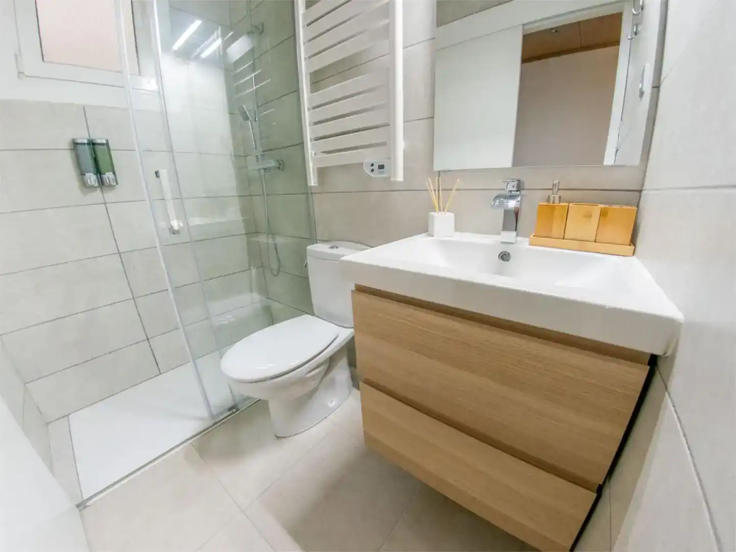 Badezimmer von Wohnung zur Miete in Cornellà de Llobregat mit Klimaanlage und Möbliert