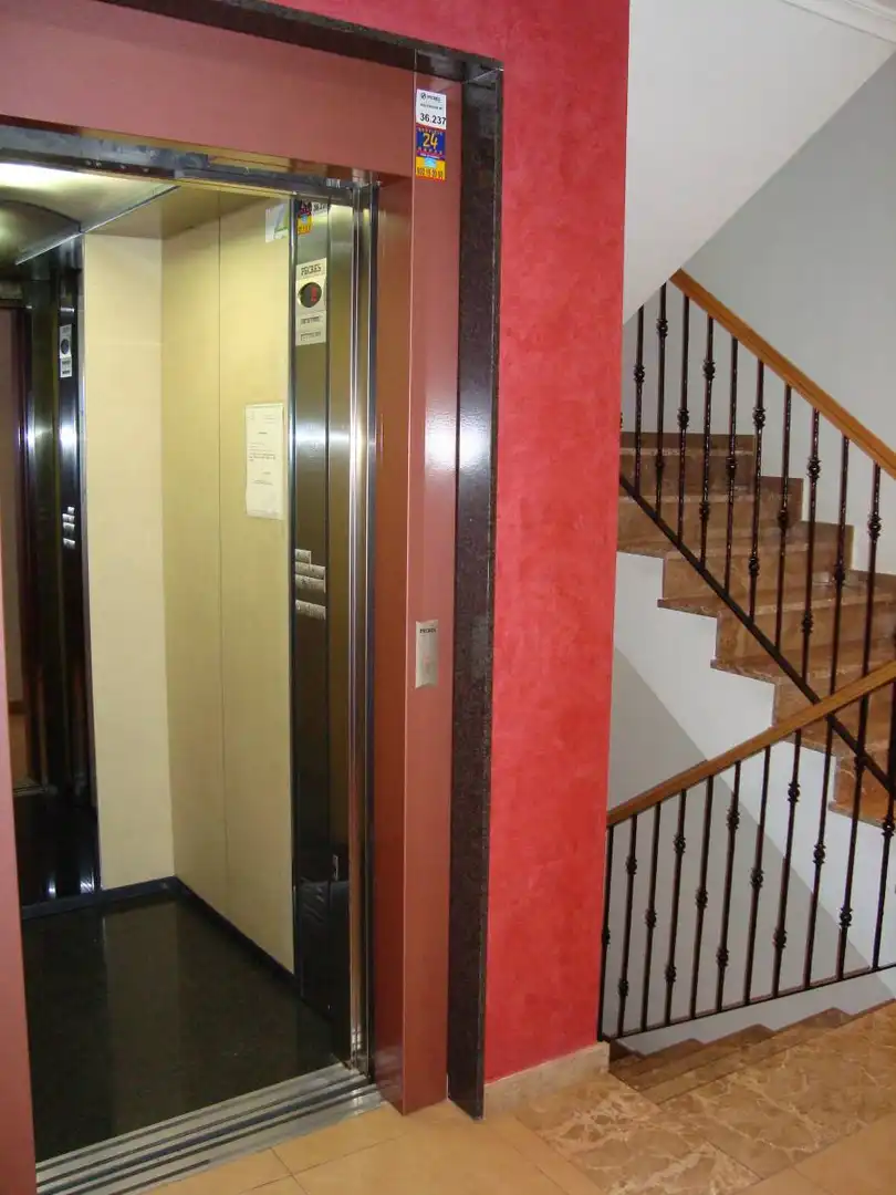 Appartamento con ascensore in affitto a Calle Ntra. Sra. de Monserrate, imagen 3