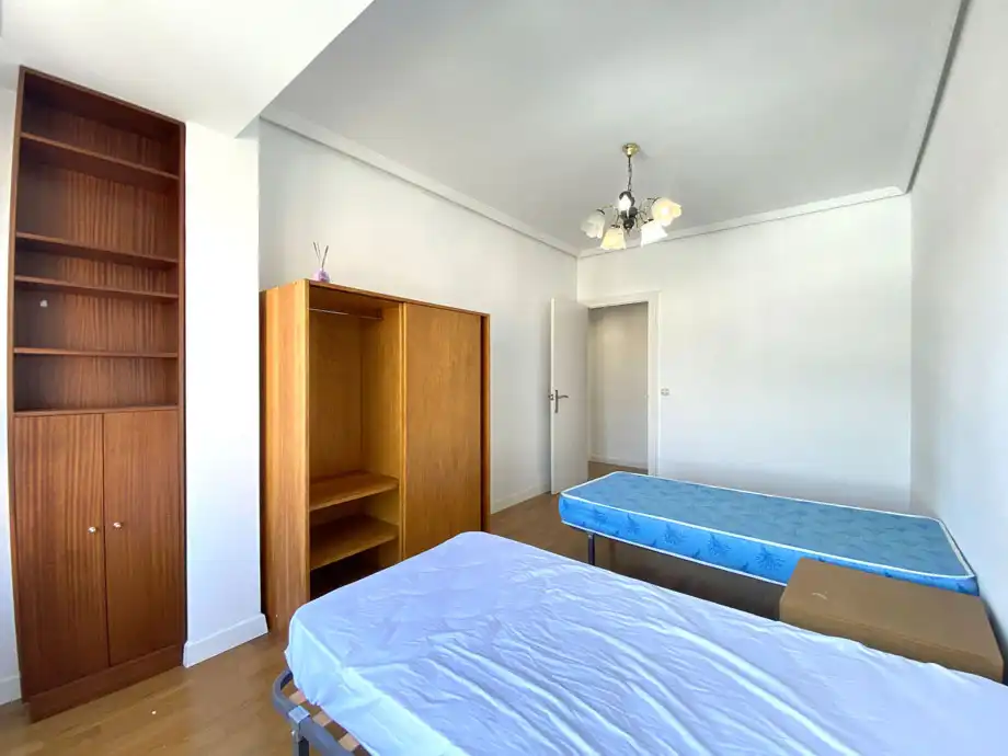 Habitación de Piso en venta en Vitoria - Gasteiz con Calefacción, Terraza y Trastero