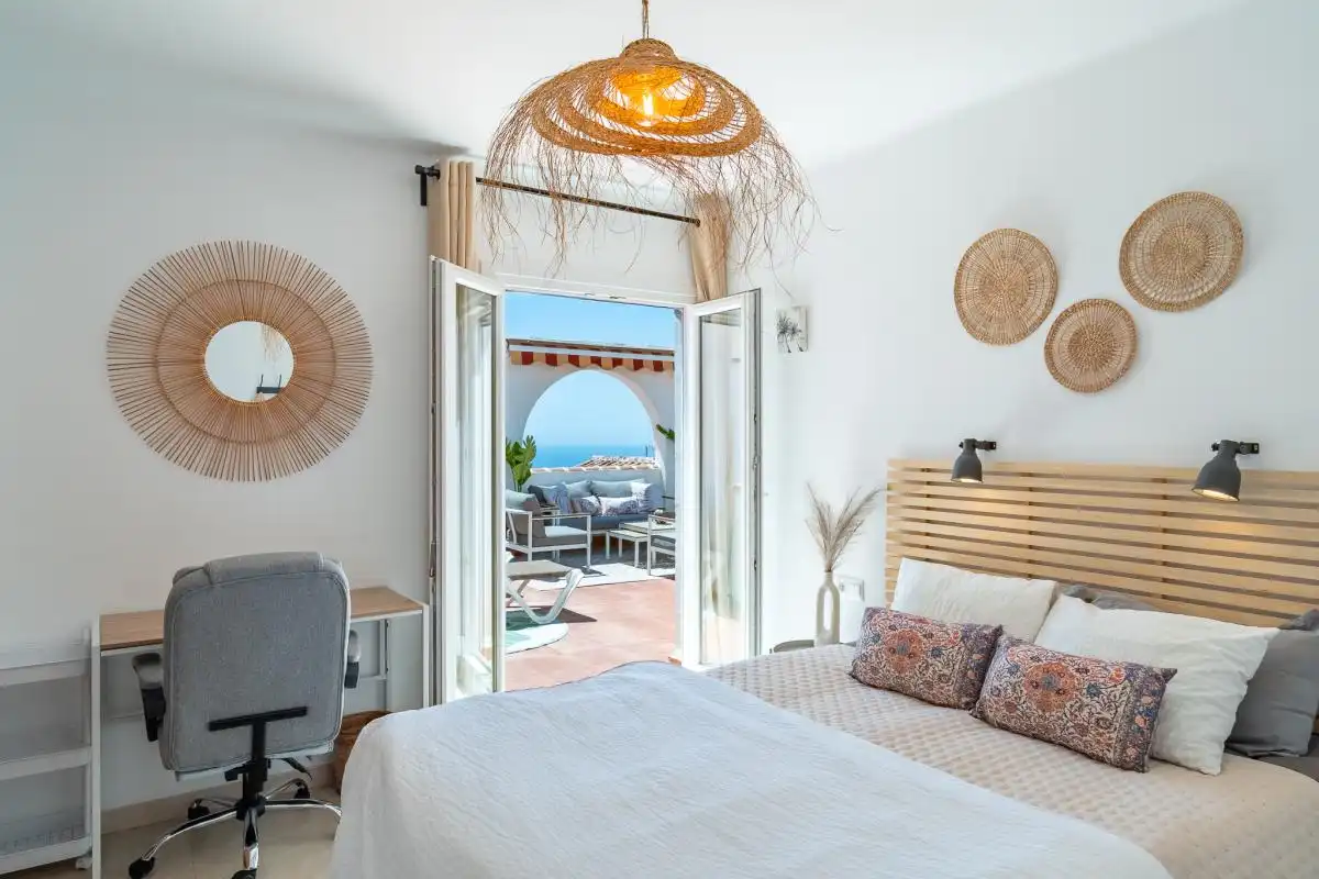 Schlafzimmer von Dachboden zum Verkauf in Nerja mit Klimaanlage, Heizung und Terrasse