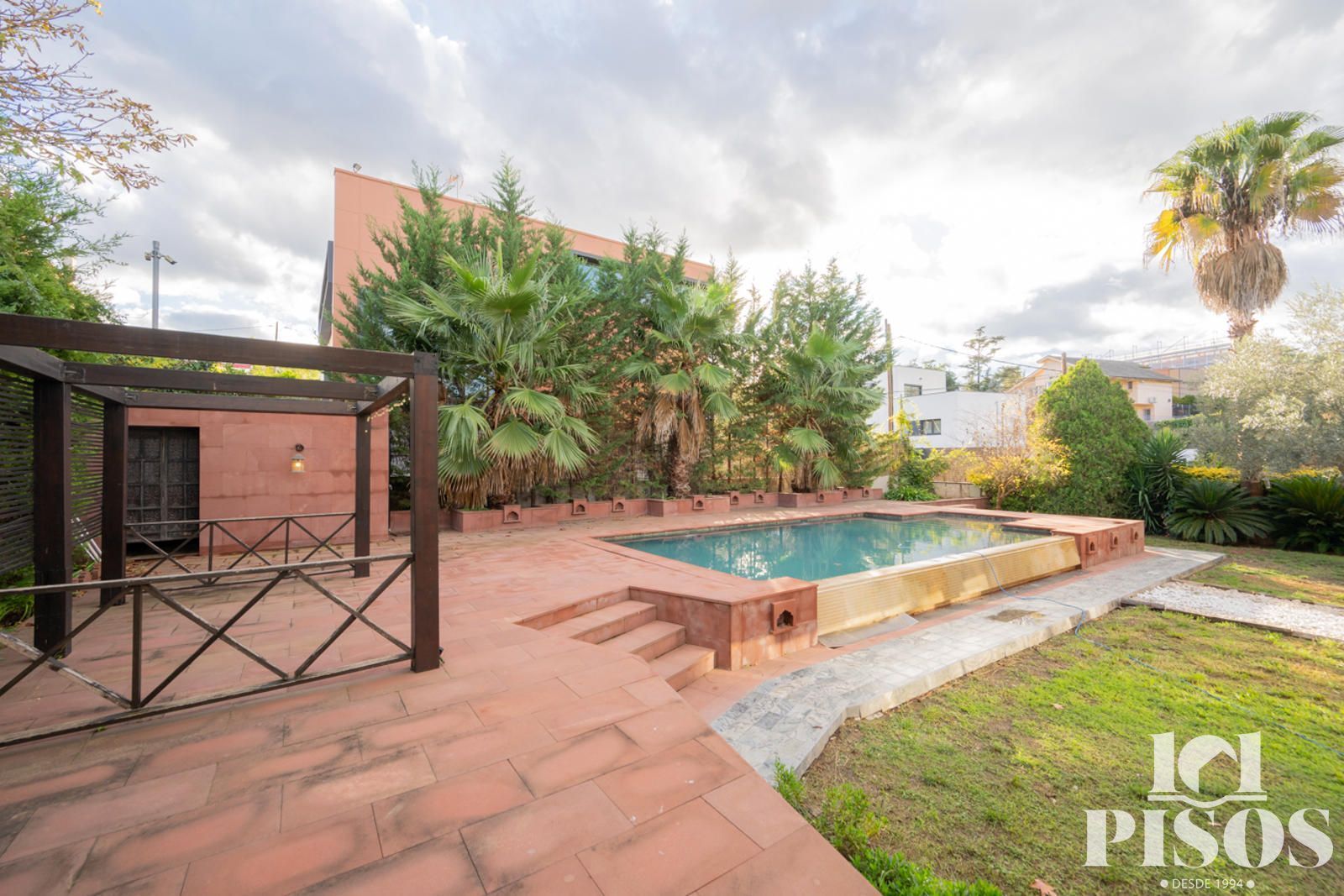 Garden of House or chalet for sale in Cerdanyola del Vallès  with Air Conditioner, Private garden and Parquet flooring