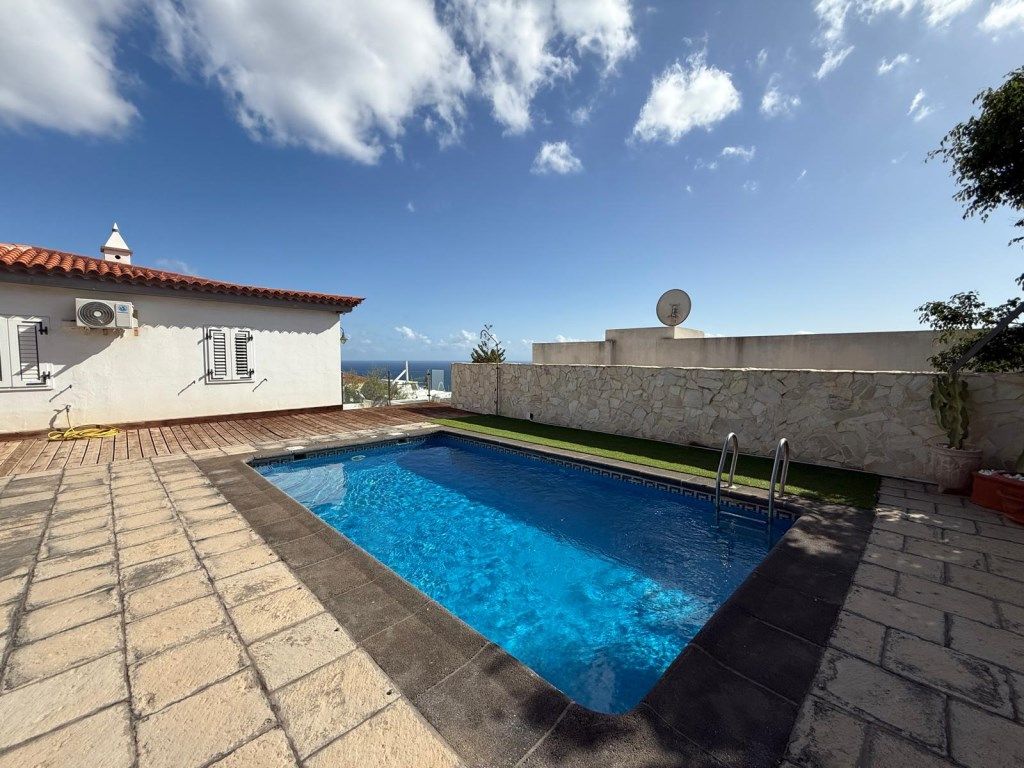 Swimming pool of House or chalet for sale in El Rosario