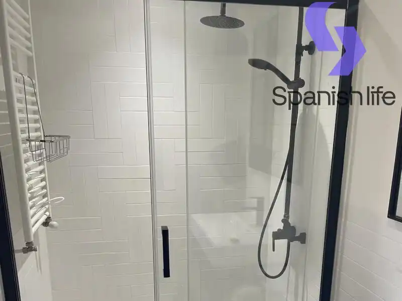 Bathroom of Apartments for sale in Valencia  with Air Conditioner, Heating and Furnished